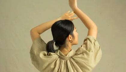 上置集团：2024年上半年收入为151,672千元人民币，净损失164,883千人民币