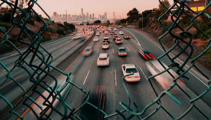 中电光谷：2024年上半年新增签约额1,430.2百万人民币，收入1,459.2百万人民币，期间利润3.2百万人民币