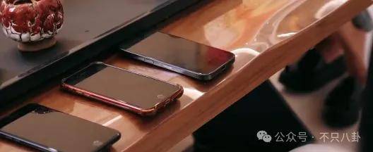 好嚣张!他和老婆上节目,却半夜偷着和老婆闺蜜联系?