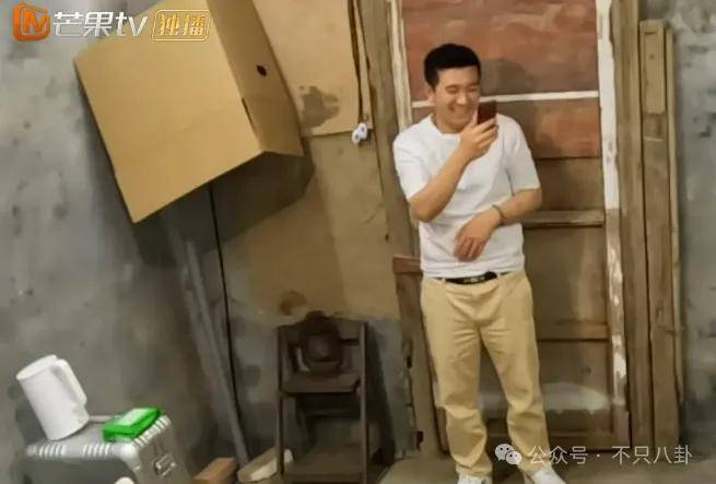 好嚣张!他和老婆上节目,却半夜偷着和老婆闺蜜联系?