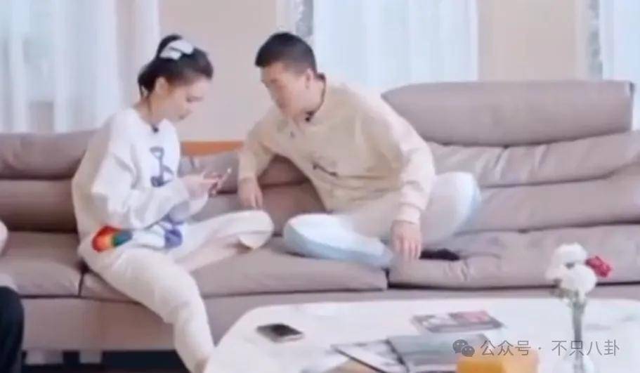 好嚣张!他和老婆上节目,却半夜偷着和老婆闺蜜联系?