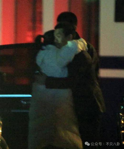 好嚣张!他和老婆上节目,却半夜偷着和老婆闺蜜联系?