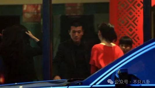 好嚣张!他和老婆上节目,却半夜偷着和老婆闺蜜联系?