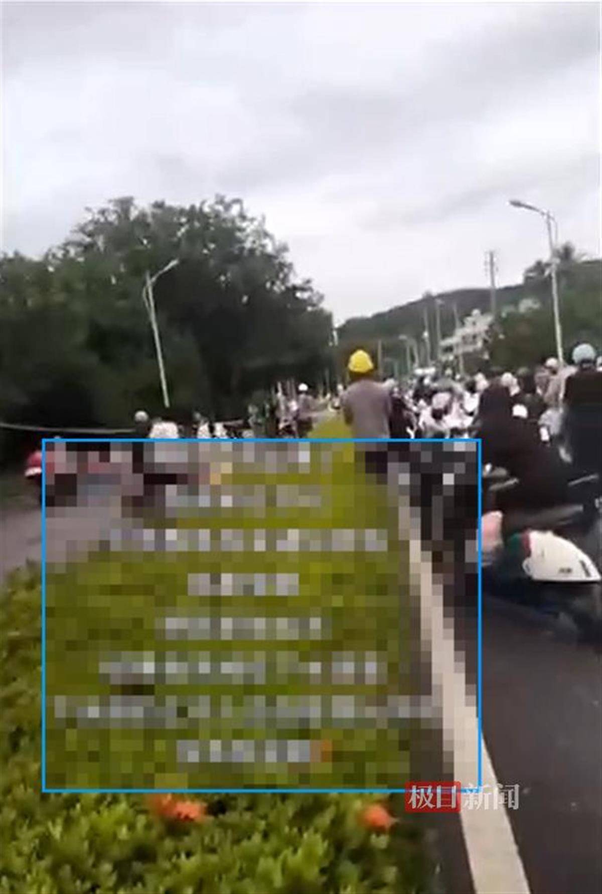 三亚11岁男孩掉进下水道死亡，在事发地十多公里外被找到，孩子姐姐：下暴雨有人把井盖打开排积水