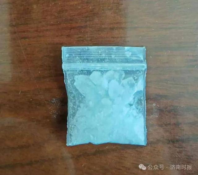 凌晨,王某在济南一洗浴中心门口被抓