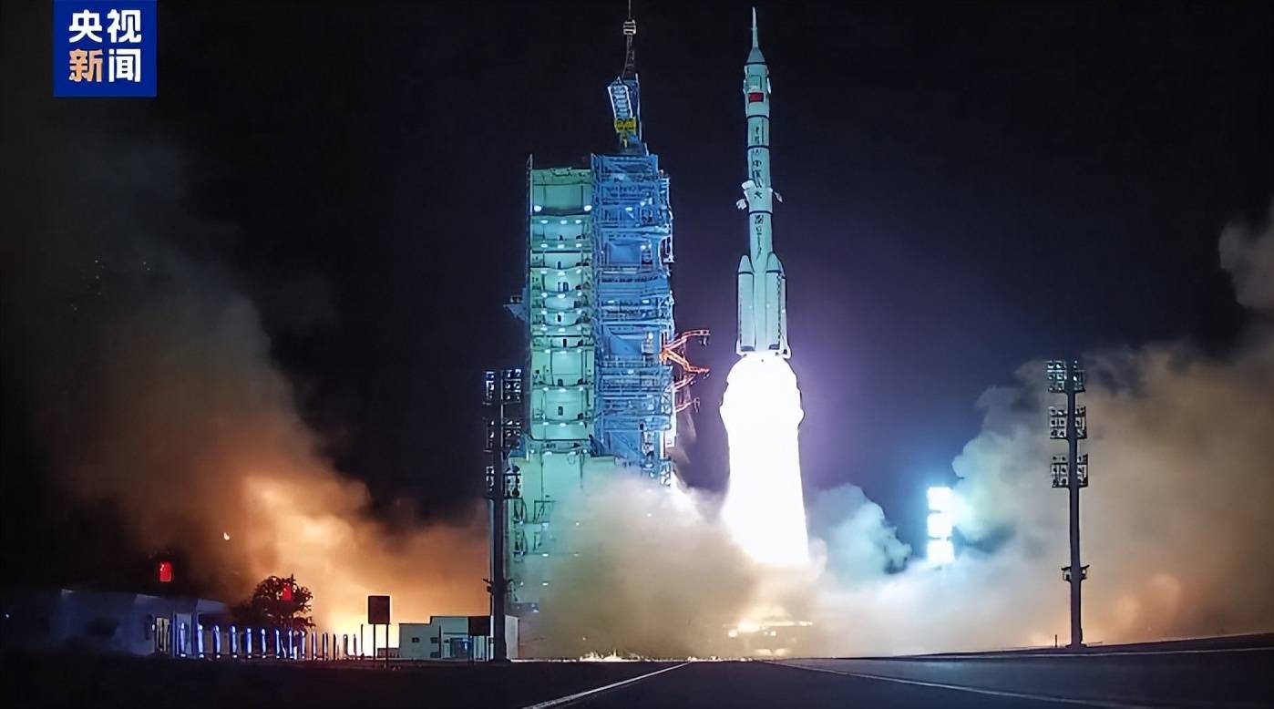 “90后”初上太空!“敦煌的女儿”樊锦诗现身出征仪式,见证神舟十九号发射高燃瞬间