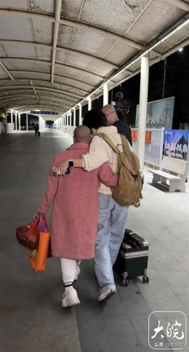 姐姐为亡弟追凶26年:雪天蹲守冻到手裂,确认嫌犯后气得舌头咬出血又咽下