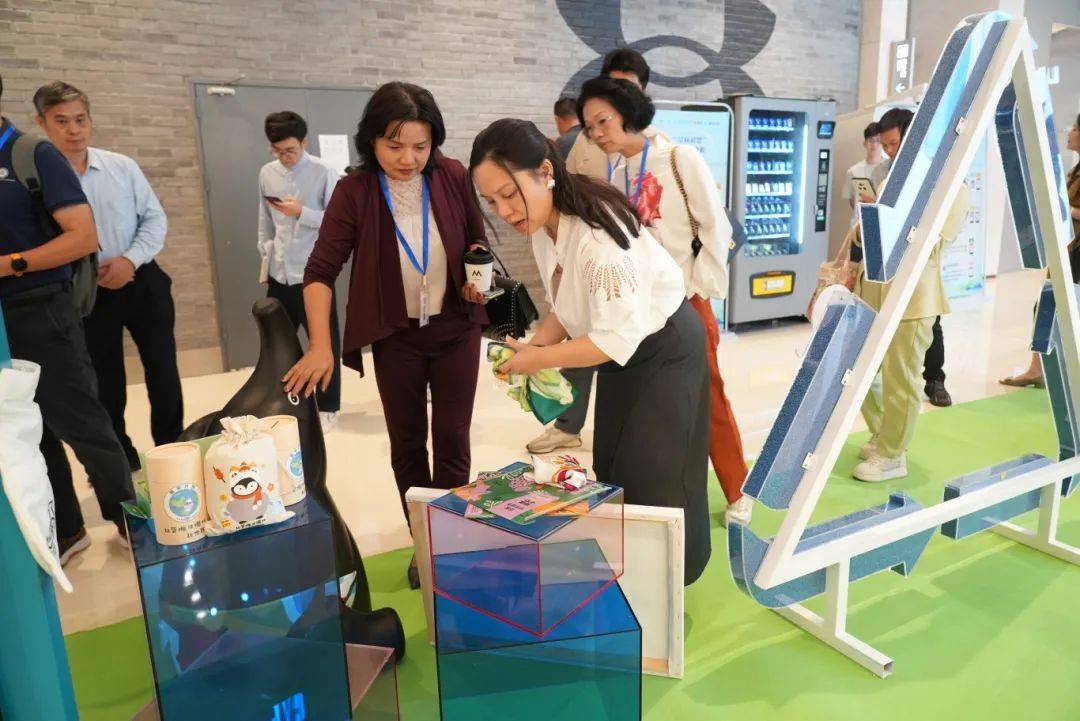 “我们还是分了吧”!深圳一场馆内,这段对话惹笑众人