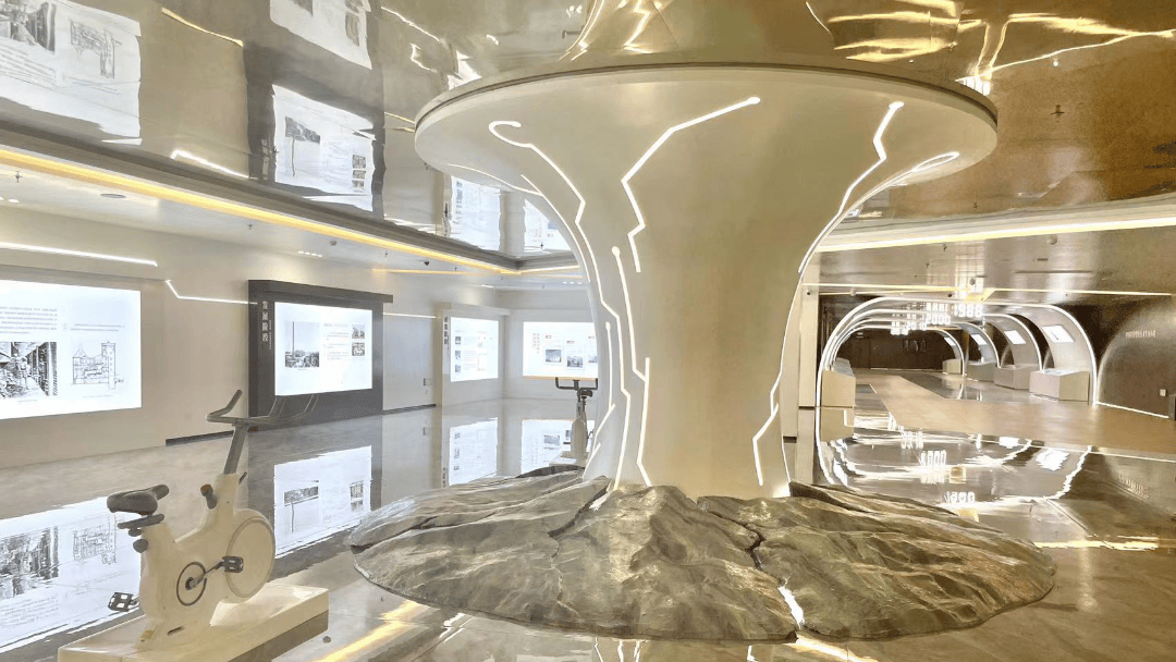 “我们还是分了吧”!深圳一场馆内,这段对话惹笑众人