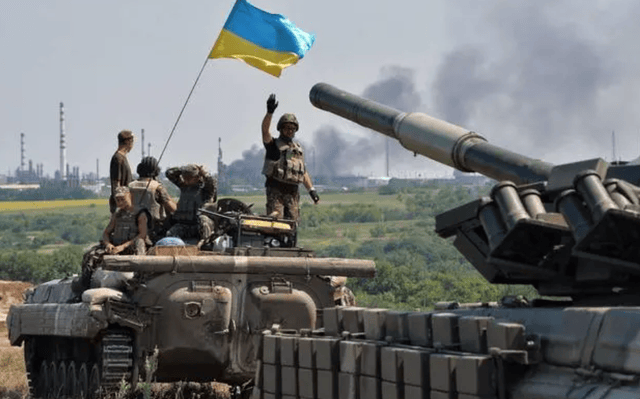 两只铁钳伸出,3天100次激战,乌军进退两难要被包一个大饺子!