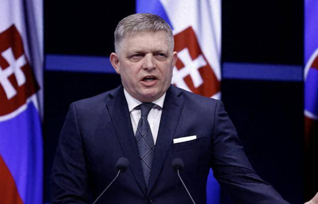 刚从抢救室出来，就急着要来中国！北约这国总理，目的不简单