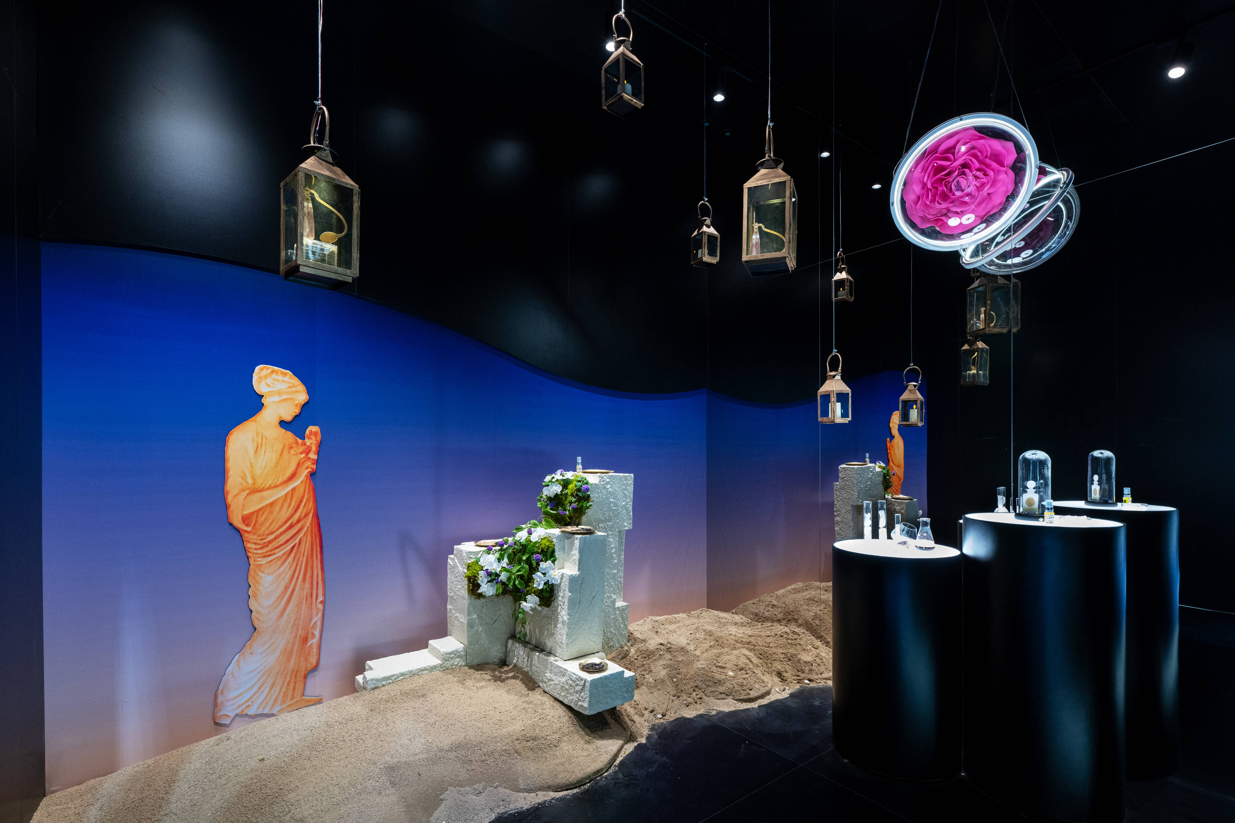 科蒂参展第七届进博会：打造香氛百年时光展，致敬120年传承与拓新