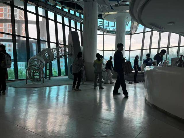 独家|唯儿诺疑陷“挤兑潮”:消费者恐慌抢兑镜框、基层员工称确有欠薪