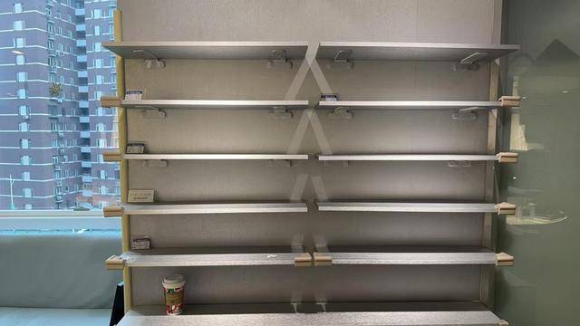 独家|唯儿诺疑陷“挤兑潮”:消费者恐慌抢兑镜框、基层员工称确有欠薪