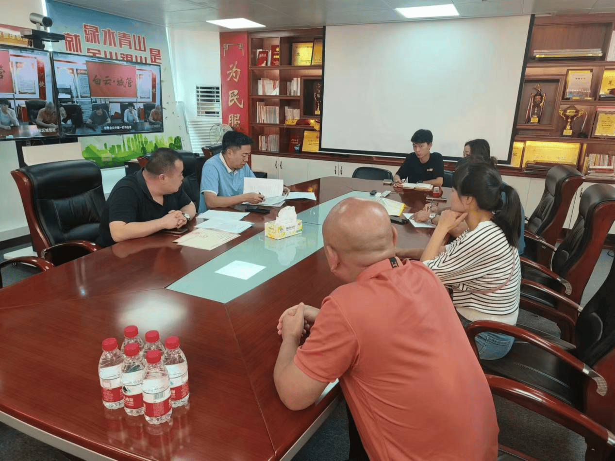 吊销证照!广州白云城管依法收回某企业全部建废运输车辆标识