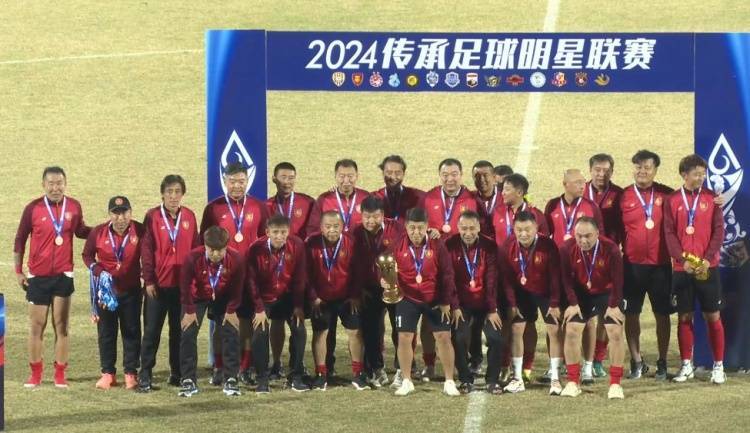 老甲A超级组颁奖:四川、广州、辽宁获冠亚季军,杨旭最佳射手