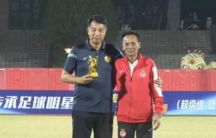 老甲A超级组颁奖:四川、广州、辽宁获冠亚季军,杨旭最佳射手