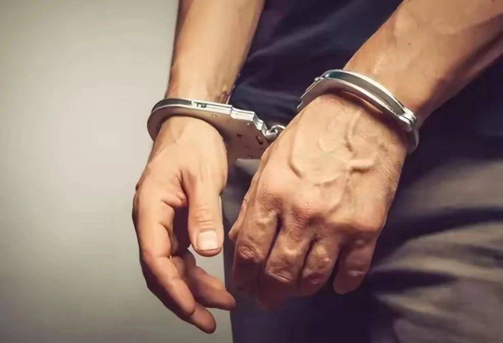 美国突遭晴天霹雳！全世界都没能料到，紧张关头，中方抓到“内鬼”