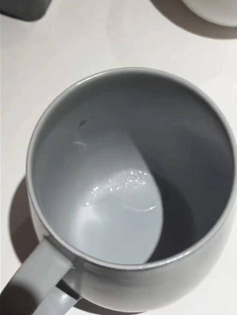 游客在广州一家全季酒店杯子中发现不明液体?回应:未接到相关反馈,入住前会清理卫生