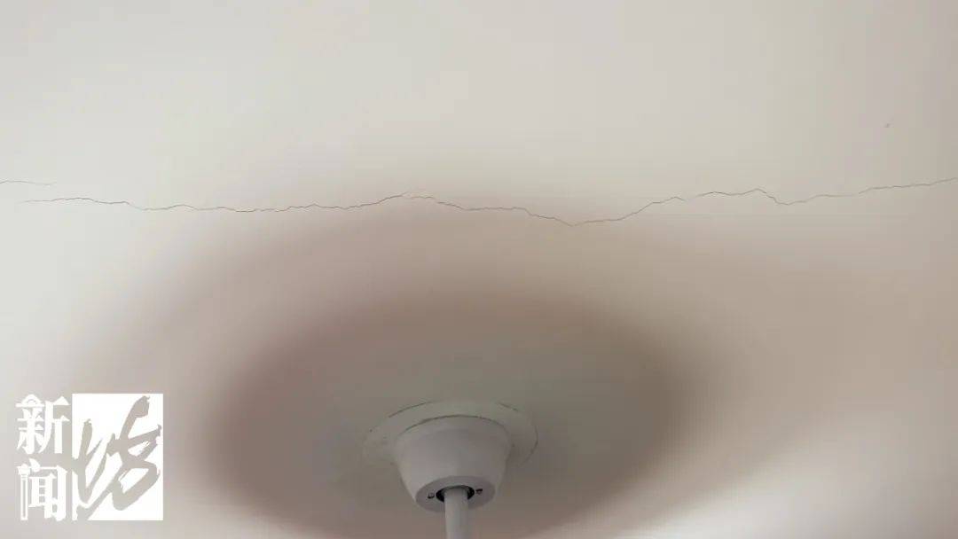 小区一楼住户竟向下挖出“两室一卫”！整栋楼都居民慌了：“危房”还能住吗？