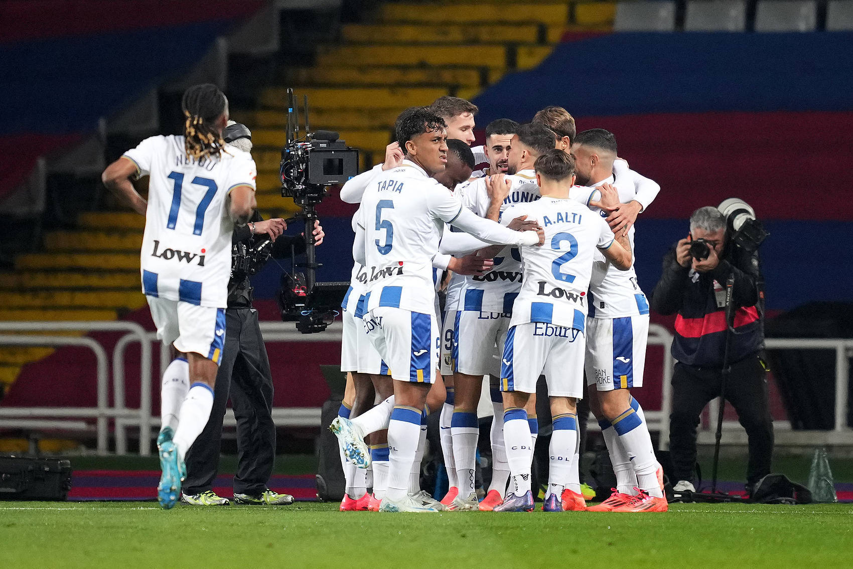 西甲-红蓝军全场20射无果 巴萨0-1莱加内斯近6轮仅1胜