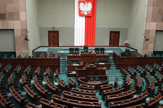 马克龙官宣重磅消息，4万名士兵或将参战，中方火速发声