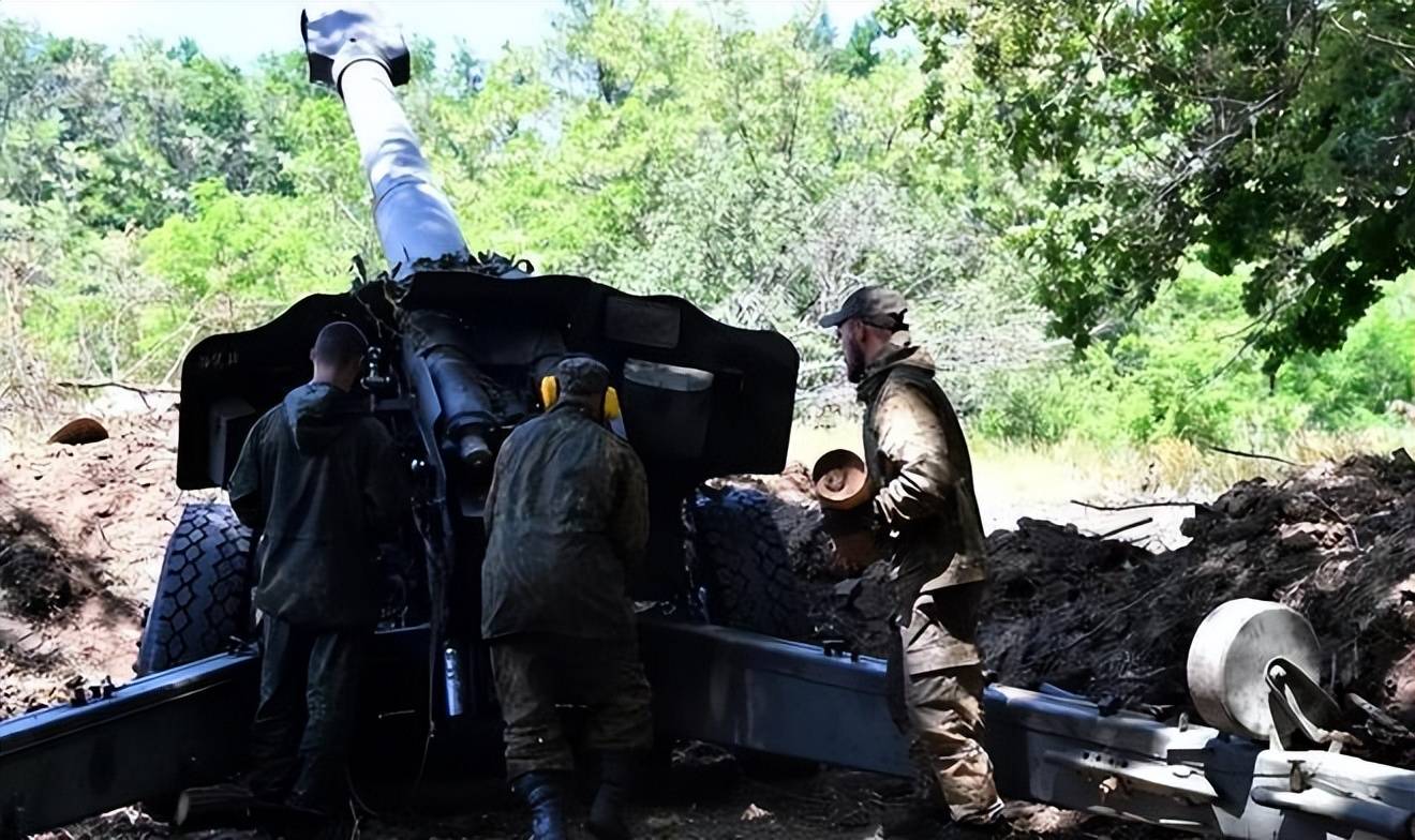 马克龙官宣重磅消息，4万名士兵或将参战，中方火速发声