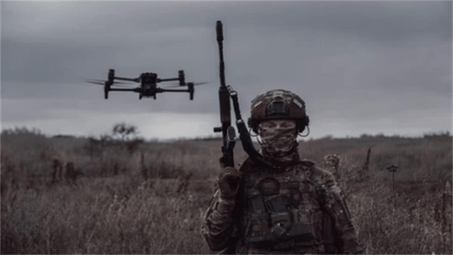 俄军轮番压制，神秘装备一出场，美军4枚导弹全打偏