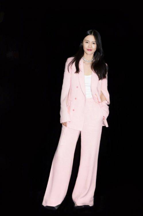 原来是他娶了谭维维！被称为“不老男神”，曾在海拔5600米上求婚