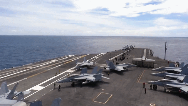 歼-15DH首次上舰！“山东”舰展示全甲板攻击，连续放飞24架？