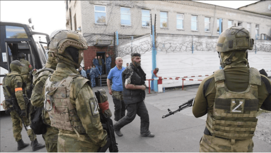 涉嫌杀害俄军方司令嫌疑人被抓，乌克兰破获大规模间谍网