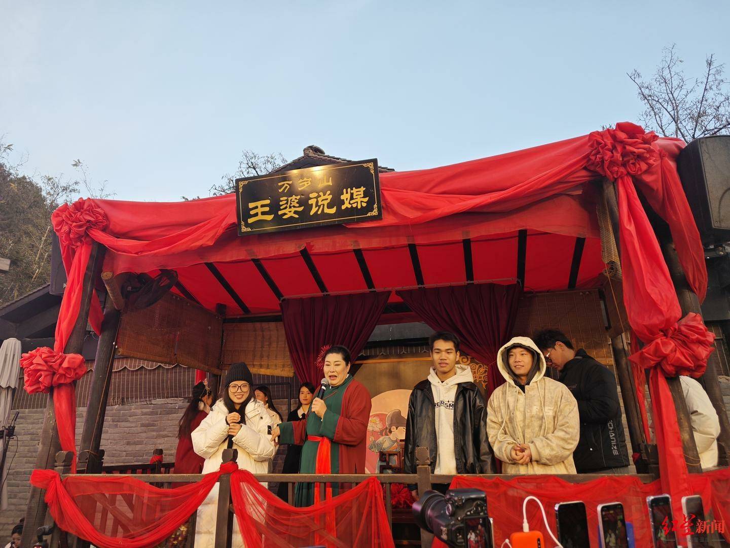 开封“王婆”成为顶流后:不懂流量,干到孩子们不再需要就“拜拜”