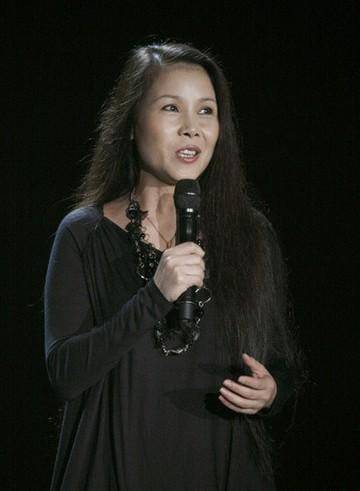 58岁的田震，老公原来是我们熟悉的他，如今两人定居澳洲生活惬意