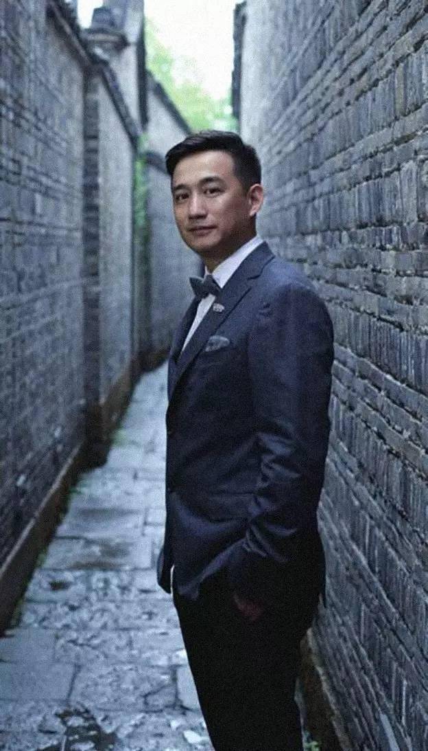 三年不开张，开张吃三年！以为黄磊糊了，实际他才是最精的那一个