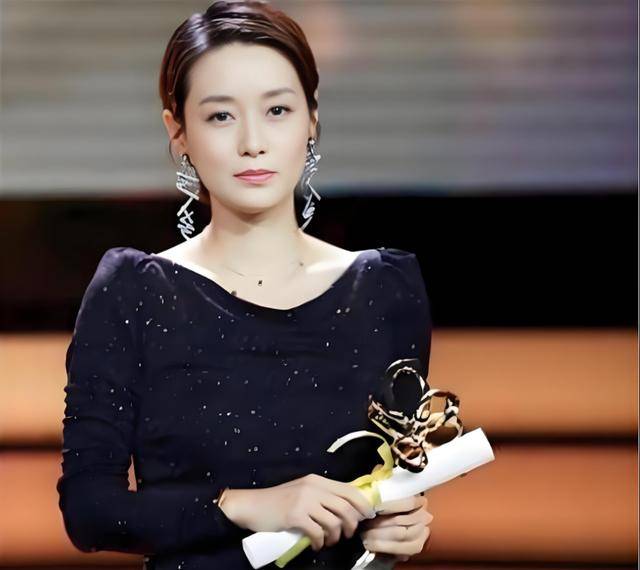 48岁马伊琍官宣喜讯，网友恭喜：离婚五年，终于等到这一天了