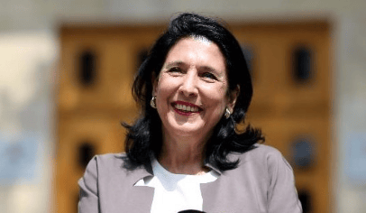 “第二个乌克兰”现身！总统拒不放权，抗议口号高响，释放信号强烈