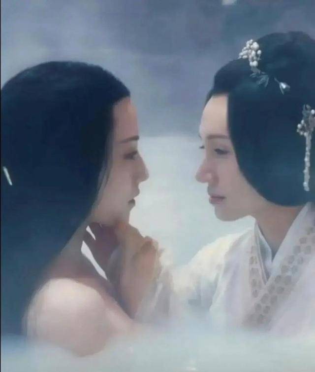 不拍戏就“消失”,47岁的袁泉,已经走上了女演员的另一大道