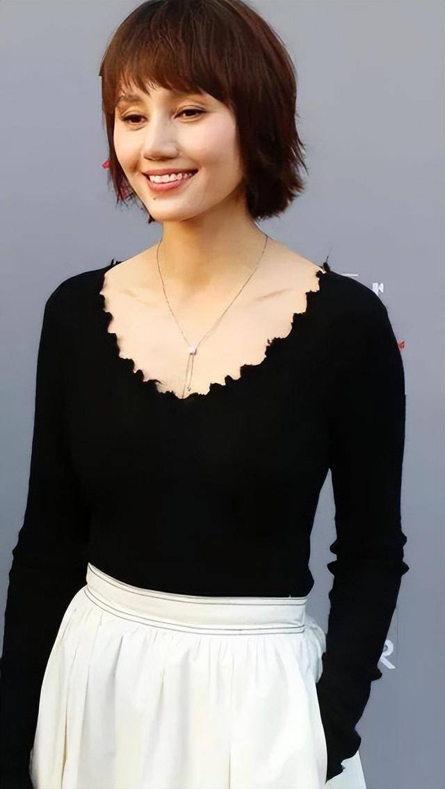 不拍戏就“消失”,47岁的袁泉,已经走上了女演员的另一大道