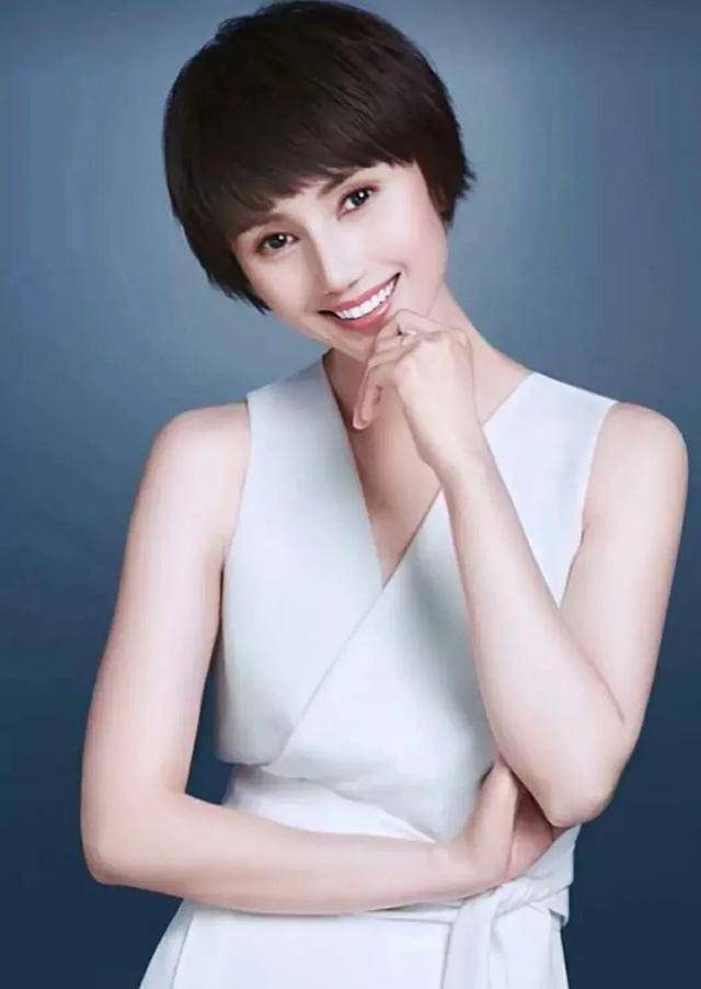 不拍戏就“消失”,47岁的袁泉,已经走上了女演员的另一大道