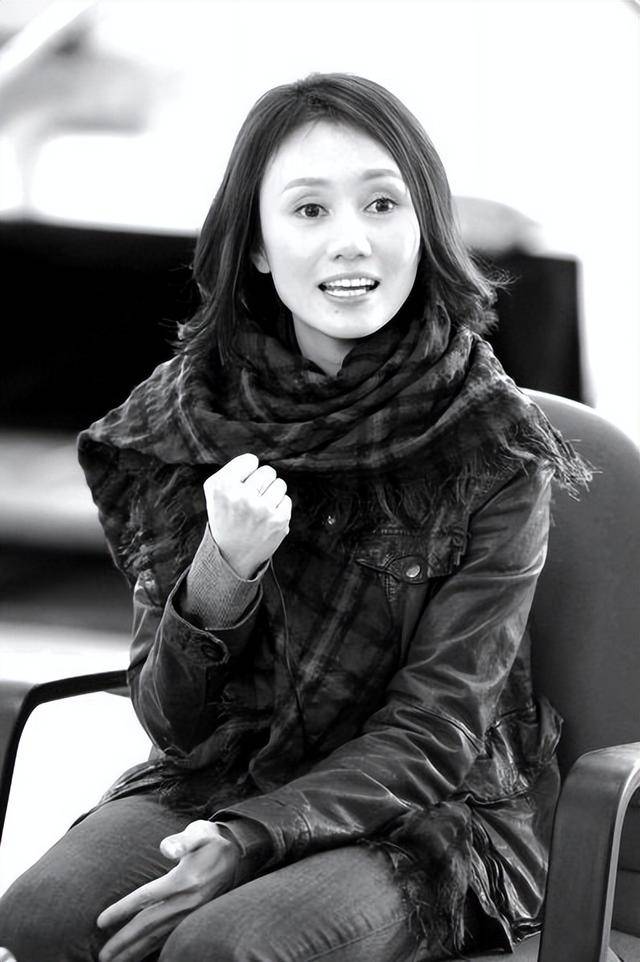 不拍戏就“消失”,47岁的袁泉,已经走上了女演员的另一大道