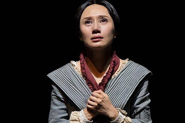 不拍戏就“消失”,47岁的袁泉,已经走上了女演员的另一大道