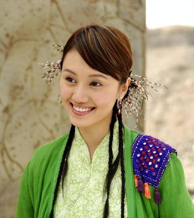 不拍戏就“消失”,47岁的袁泉,已经走上了女演员的另一大道