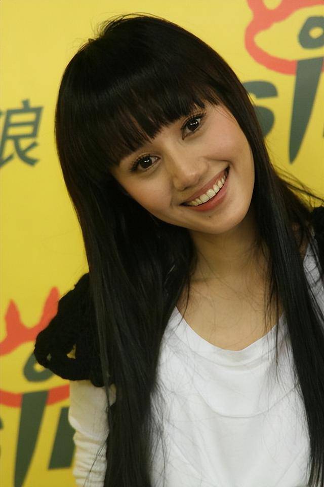 不拍戏就“消失”,47岁的袁泉,已经走上了女演员的另一大道