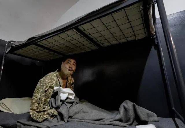 普京怕是绝对没料到!2名朝鲜士兵被抓,乌克兰问出两大大秘密