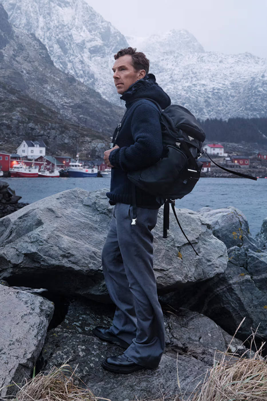 出镜PRADA大片！“卷福”直接化身超模