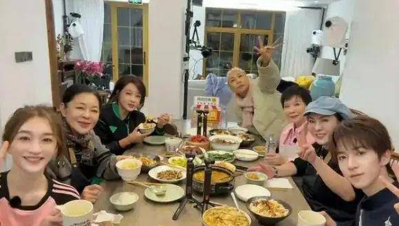 考古|74岁的刘晓庆生命力朝气蓬勃，她的精神状态已经next level？