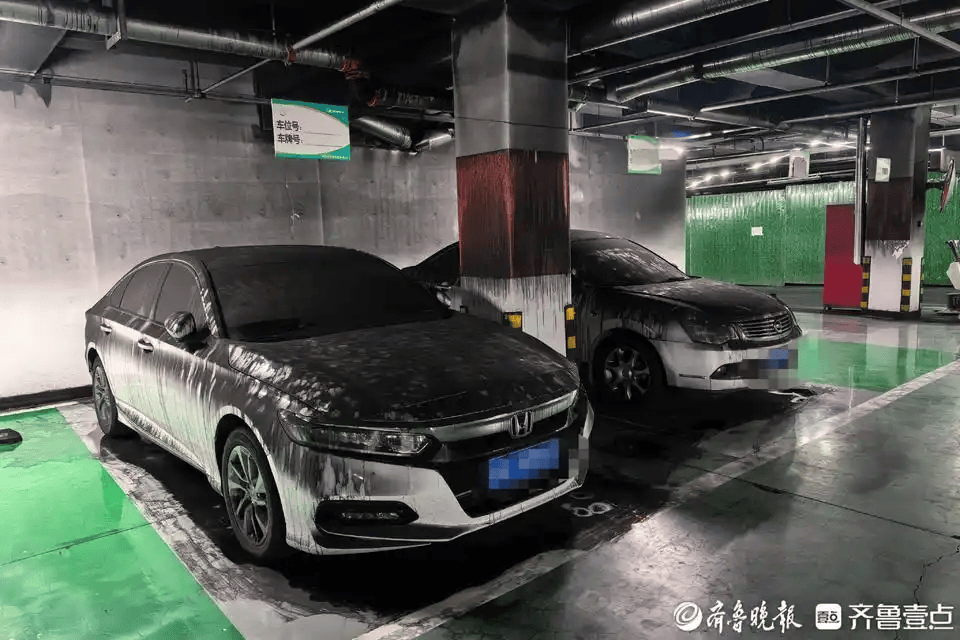 一小鹏汽车突然起火,小区17辆车完全或严重烧损,包括奔驰、宝马等豪华车!车企回应:涉事车曾加改装