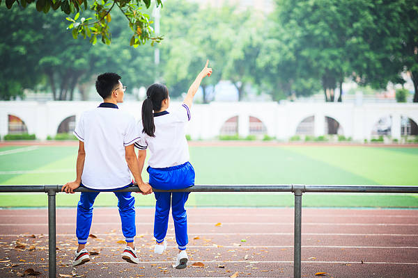 举报高中提前开学补课被回怼，一刀切的政策该调整