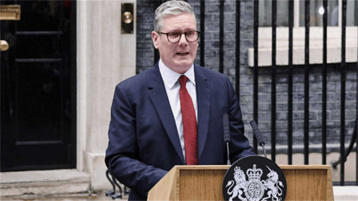 英军舰提前预告,即将穿航台海,解放军早已磨好快刀,来就反制