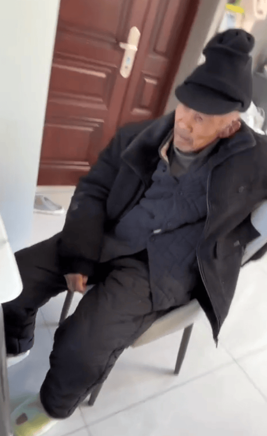 安徽老人被接到城里坐立难安，回村瞬间精神抖擞，网友：回村前83岁，回村后63岁